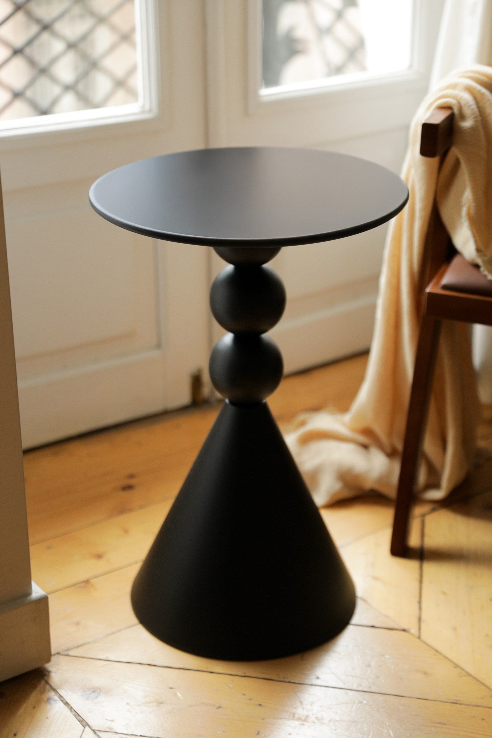Sfera Side table